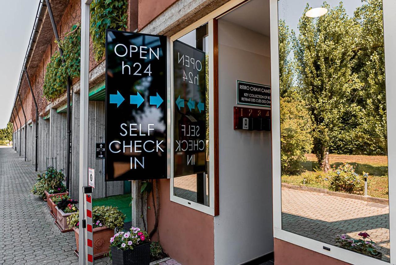 Business Hotel Casale Monferrato Exterior foto